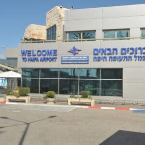 שדה תעופה, תעופה, מטוסים, אייר חיפה, מסלול המראה, טרמינל, מגדל פיקוח, דלפקי רישום, שילוט, תחבורה, תשתית, מטוסי נוסעים, מטוסי תובלה, טורבו פרופ, המראה, נחיתה, שגרה,תעבורה אווירית, חוץ לארץ, ATR72,  Air Haifa, כרטוס, כרטיסי טיסה,  חברת תעופה, משבר, ביטול טיסות, עיכוב, נוסעים, כרטיסים, לוח זמנים, שביתה, סכסוך עבודה, הנהלה, משרד התחבורה, שמיים סגורים, צי מטוסים, קרקוע, ענף התעופה, כלכלה, מסחר, חרם, רגולציה