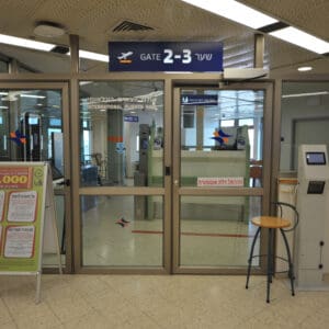 שדה תעופה, תעופה, מטוסים, אייר חיפה, מסלול המראה, טרמינל, מגדל פיקוח, דלפקי רישום, שילוט, תחבורה, תשתית, מטוסי נוסעים, מטוסי תובלה, טורבו פרופ, המראה, נחיתה, שגרה,תעבורה אווירית, חוץ לארץ, ATR72, Air Haifa, כרטוס, כרטיסי טיסה, חברת תעופה, משבר, ביטול טיסות, עיכוב, נוסעים, כרטיסים, לוח זמנים, שביתה, סכסוך עבודה, הנהלה, משרד התחבורה, שמיים סגורים, צי מטוסים, קרקוע, ענף התעופה, כלכלה, מסחר, חרם, רגולציה