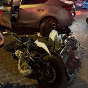 רוכב אופנוע נפצע קשה בתאונת דרכים ברחוב חב״ד בקרית שמואל 8/6/26 (צילום: דוברות הצלה מרחב כרמל)