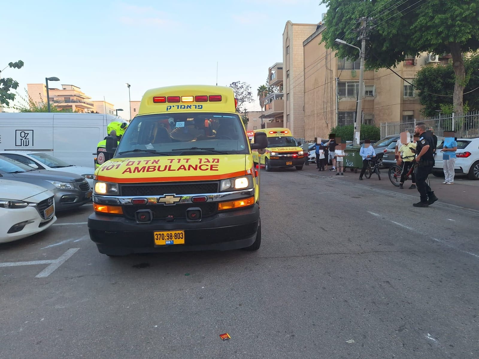 פעוטה כבת 3 נפגעה מרכב בקרית אתא – מצבה אנוש 8/6/26 (צילום: דוברות מד״א)