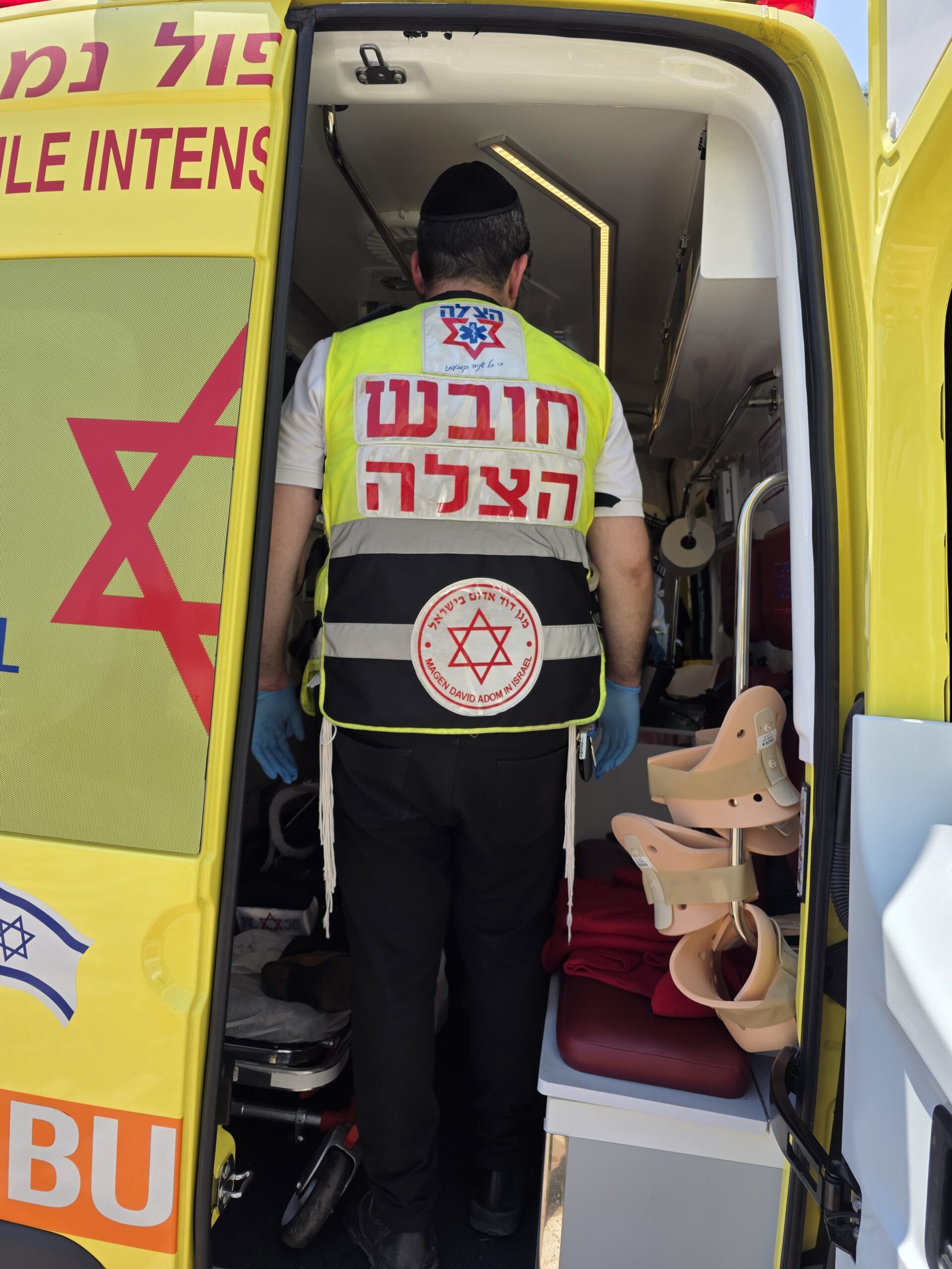 גבר בן 69 התמוטט ברחוב בקריית ביאליק והוחזר להכרה 9/6/26 (צילום: דוברות הצלה)