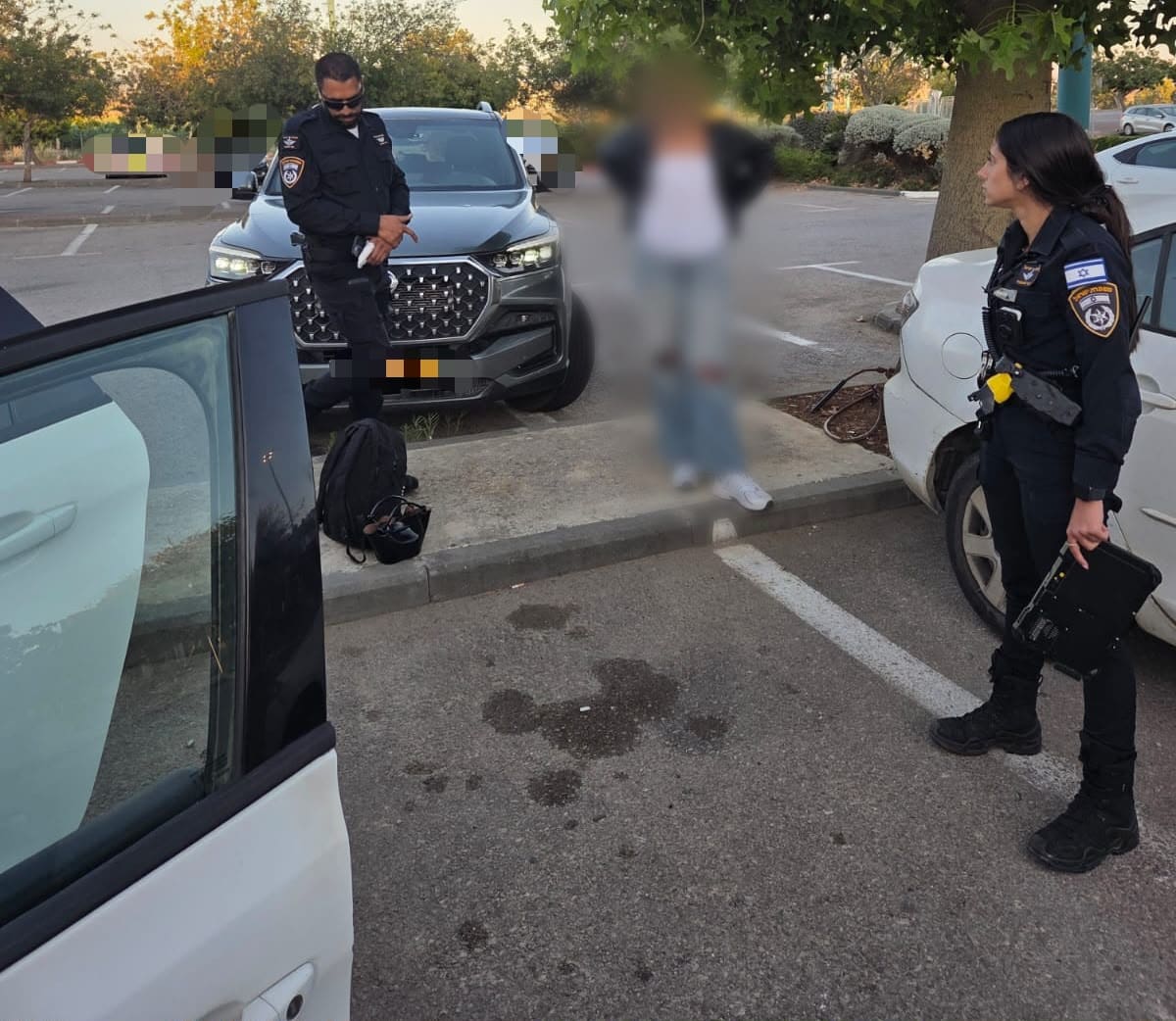 מבצע ״רשת ברזל״: נעצרה חשודה שהובילה רכבים גנובים לארגוני פשע 10/6/26 (צילום: דוברות המשטרה)