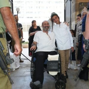 לוחם מילואים שנפצע בלבנון חגג את בר המצווה של בנו בבית החולים רמב״ם 10/6/26 (צילום: הקריה הרפואית רמב״ם)