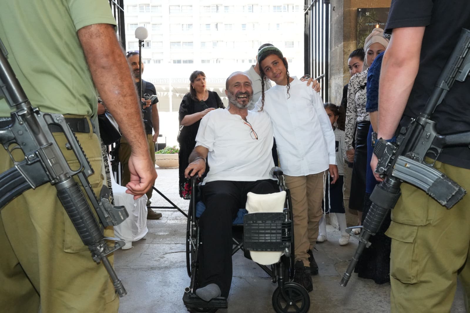 לוחם מילואים שנפצע בלבנון חגג את בר המצווה של בנו בבית החולים רמב״ם 10/6/26 (צילום: הקריה הרפואית רמב״ם)