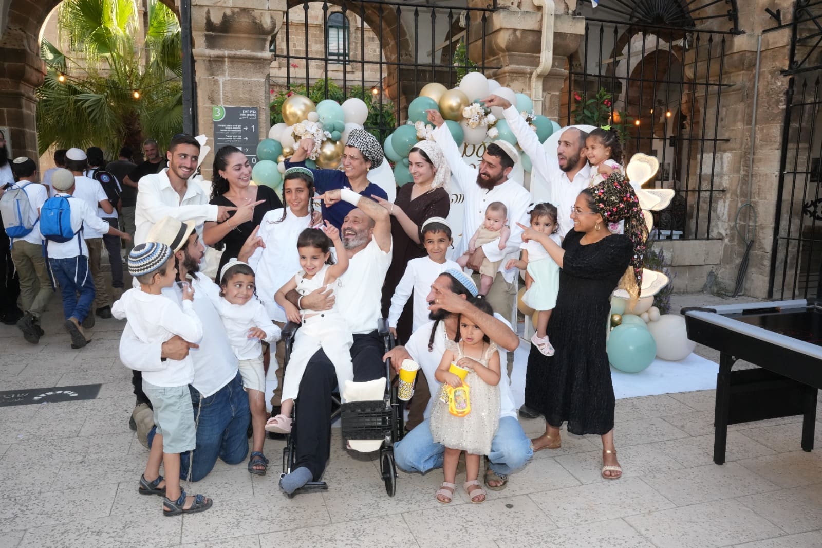 לוחם מילואים שנפצע בלבנון חגג את בר המצווה של בנו בבית החולים רמב״ם 10/6/26 (צילום: הקריה הרפואית רמב״ם)