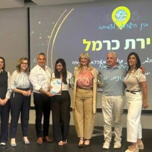 טירת כרמל קיבלה תעודת הערכה ממשרד החינוך על התנהלותה במבצע ״שאגת הארי״ 10/6/26 (צילום: דוברות עיריית טירת כרמל)