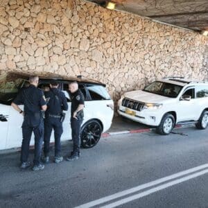 אכיפה נגד שיירת רכבים שהפריעה לתושבים ברחוב יפה נוף בחיפה 10/6/26 (צילום: עיריית חיפה)