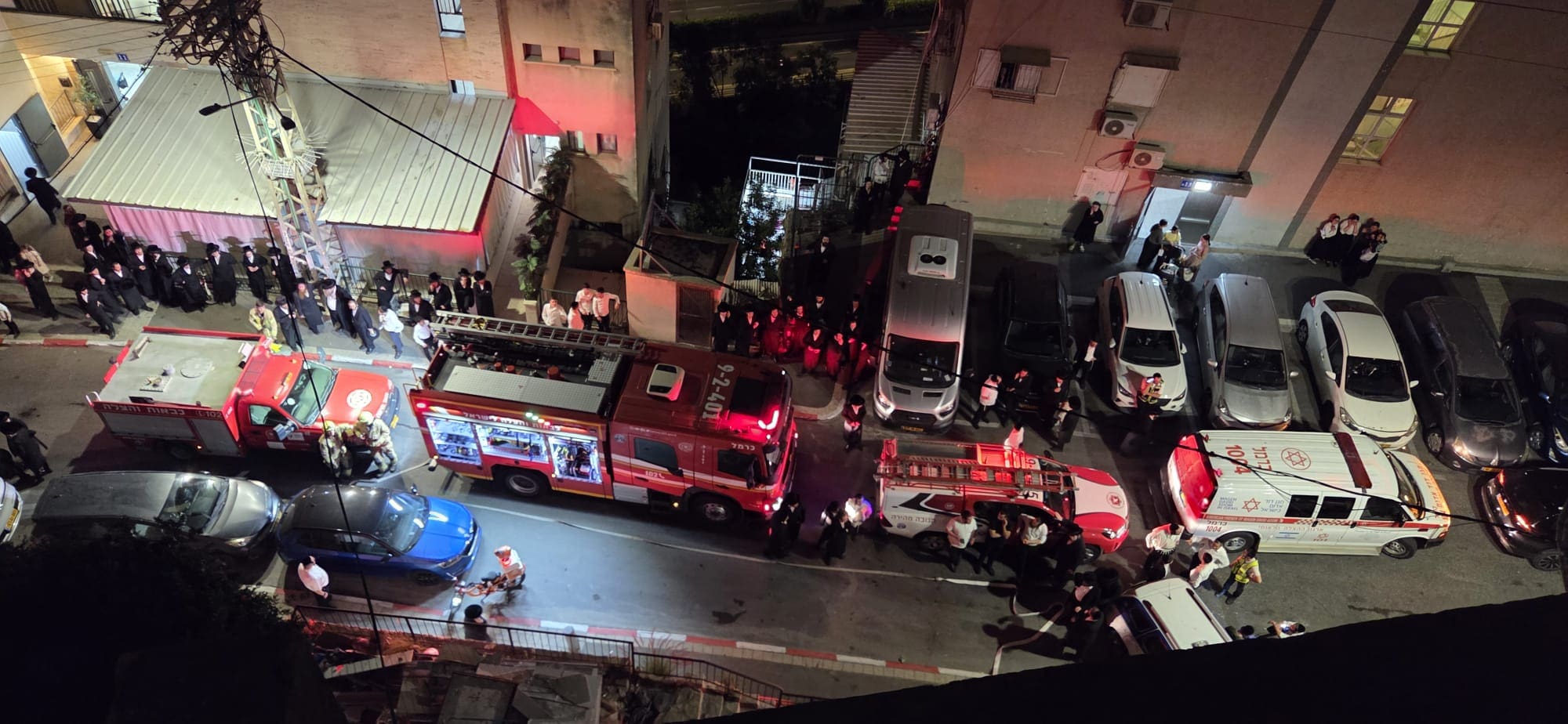 שריפה פרצה בקירות דירת גג בחיפה במהלך הלילה 11/6/26 (צילום: כבאות והצלה לישראל)
