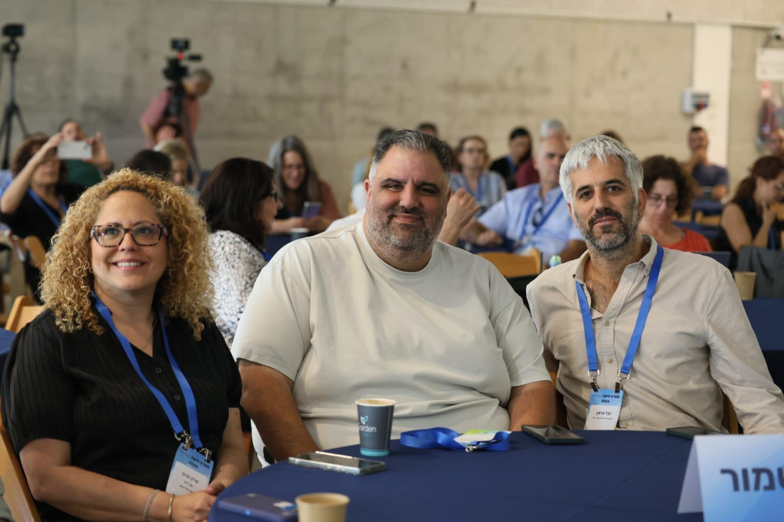 בתמונה מימין לשמאל: יובל אדמון ראש המנהלת לפיתוח מפרץ חיפה. אייל אוסטרינסקי יו״ר קק״ל שרון נסים, מנכ״לית רשות נחל הקישון. ( צילום: מנהלת לפיתוח מפרץ חיפה.)