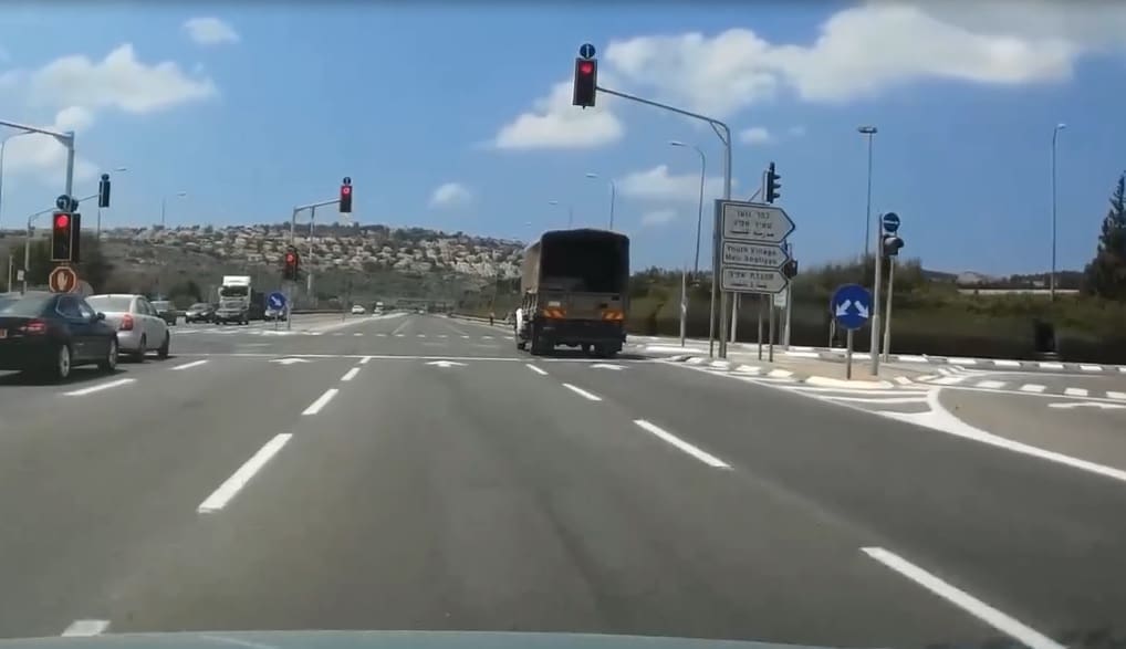 124 דוחות ביום: תופעת חציית הרמזור האדום מסכנת חיים בכבישי ישראל 11/6/26 (צילום: משטרת ישראל)