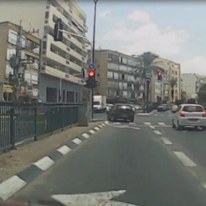 124 דוחות ביום: תופעת חציית הרמזור האדום מסכנת חיים בכבישי ישראל 11/6/26 (צילום: אור ירוק)