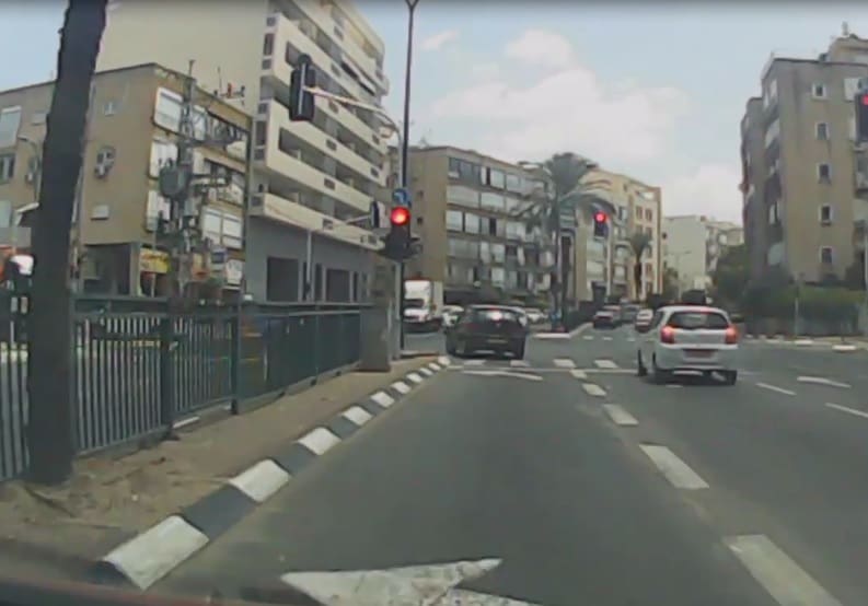 124 דוחות ביום: תופעת חציית הרמזור האדום מסכנת חיים בכבישי ישראל 11/6/26 (צילום: אור ירוק)