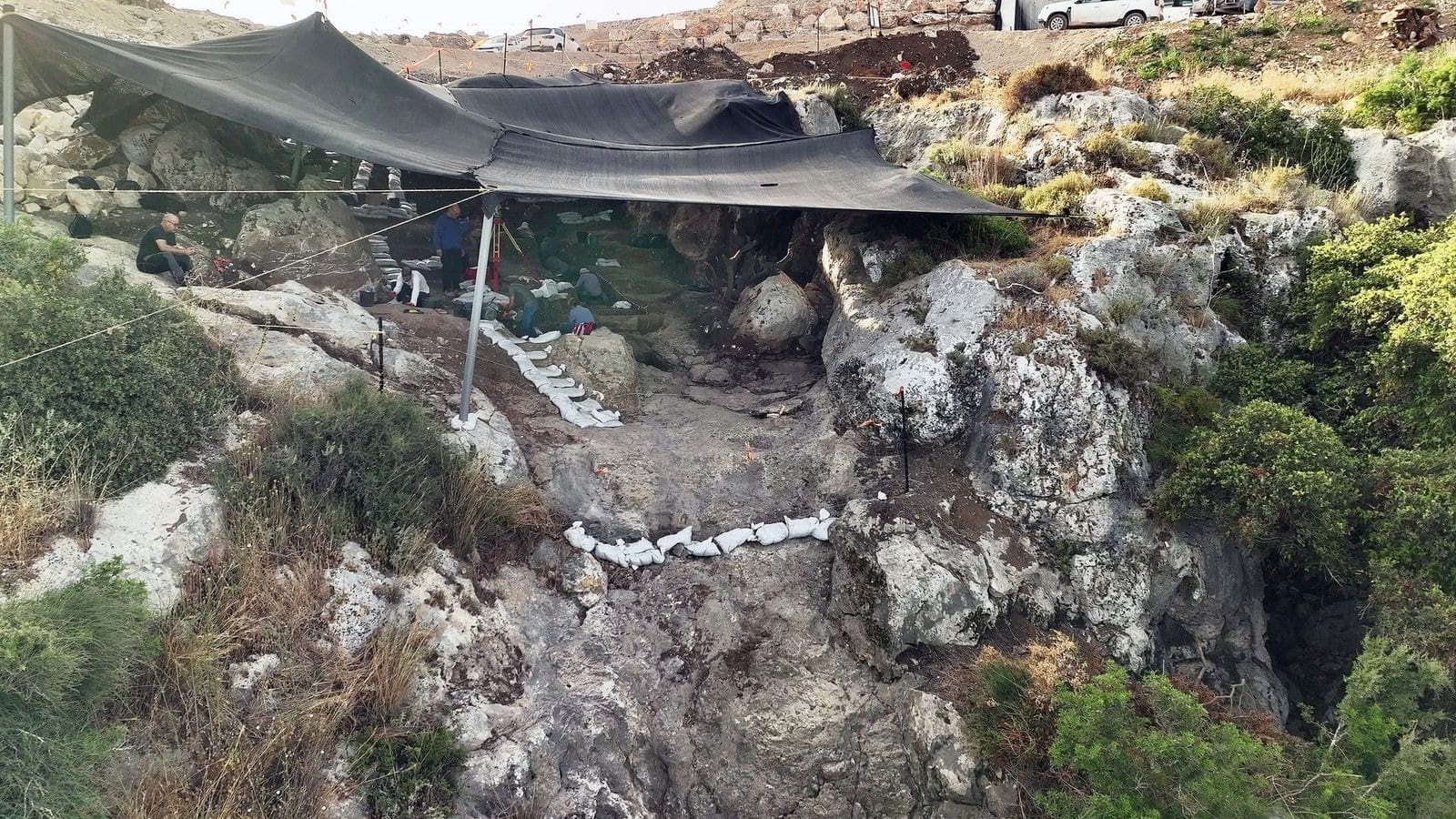 מערה פרהיסטורית בת 300 אלף שנה נחשפה בפוריידיס 11/6/26