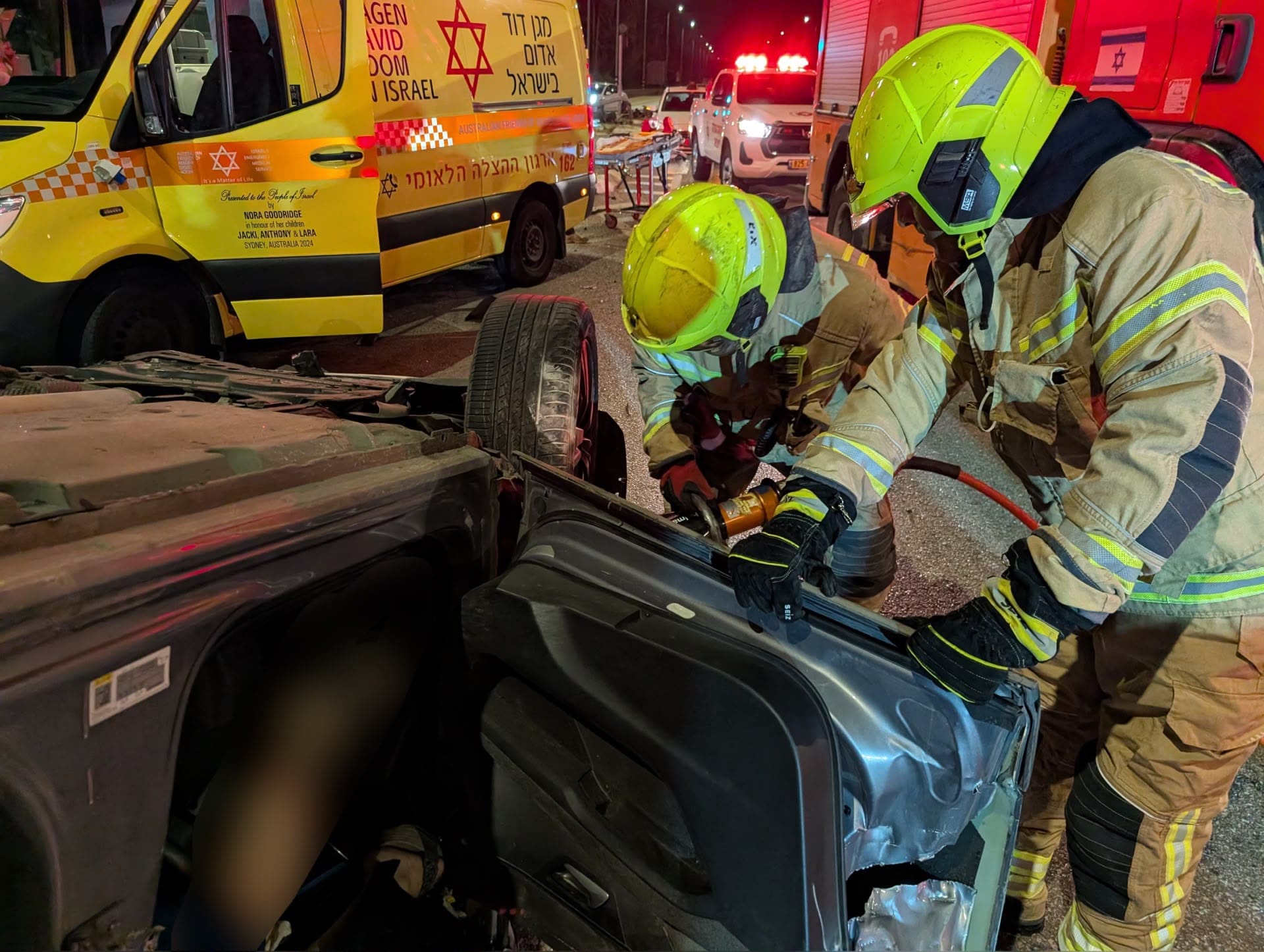 תאונה קטלנית בכביש 4: אישה נהרגה לאחר התהפכות רכב סמוך לצומת עופר 11/6/26 (צילום: כבאות והצלה לישראל)