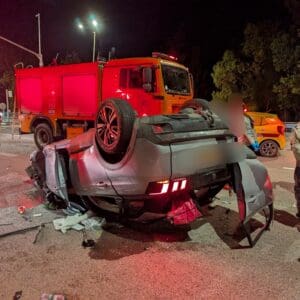 תאונה קטלנית בכביש 4: אישה נהרגה לאחר התהפכות רכב סמוך לצומת עופר 11/6/26 (צילום: כבאות והצלה לישראל)