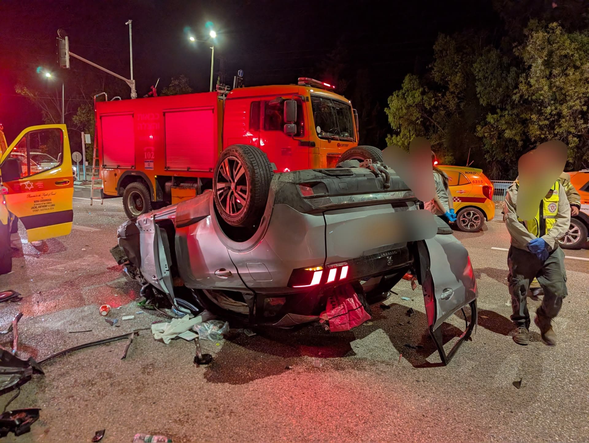 תאונה קטלנית בכביש 4: אישה נהרגה לאחר התהפכות רכב סמוך לצומת עופר 11/6/26 (צילום: כבאות והצלה לישראל)