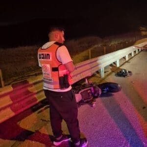 רוכב אופנוע כבן 20 נהרג בתאונה בכביש 6 סמוך למחלף יקנעם 12/6/26 (צילום: דוברות איחוד הצלה – מחוז צפון)