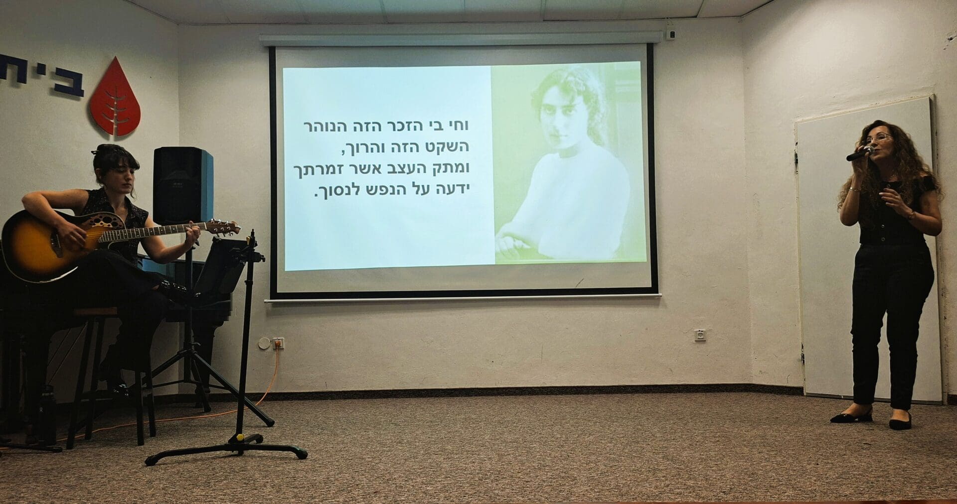 גלית נהרי - במופע "חזקה מהרוח" - רעיון הצמיחה מתוך משבר (צילום: רחלי אורבך)