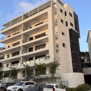 מבנה שעבר התחדשות עירונית בחיפה (צילום: ירון כרמי)
