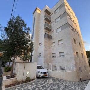 מבנה שעבר התחדשות עירונית בחיפה (צילום: ירון כרמי)