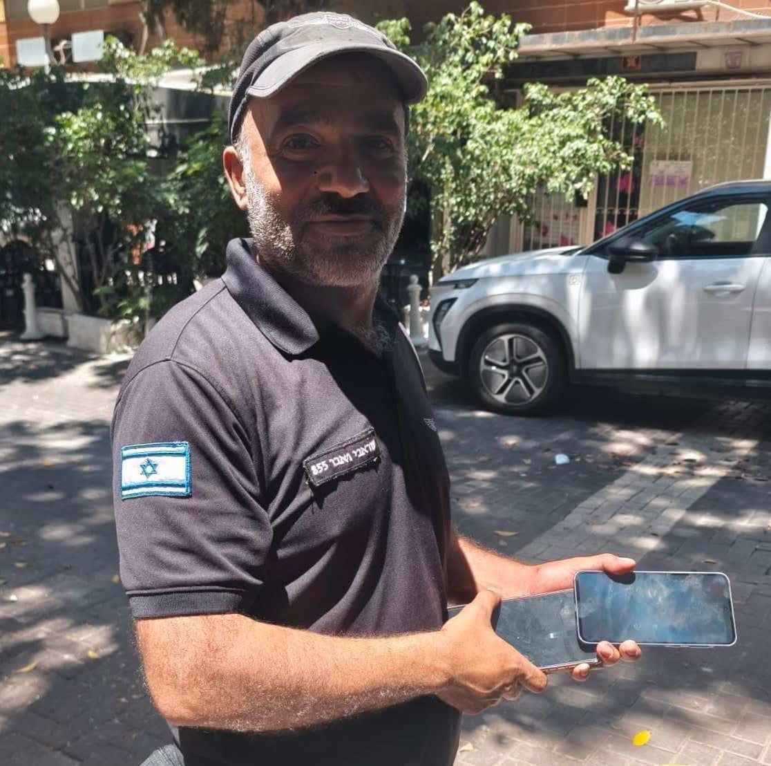 ג'אבר עוראבי, פקח עירוני בחיפה הציל את חייו של תושב בן 80 שלקה בהתקף לב ברכבו 14/6/26 (צילום: סבטלנה אדמסקי)
