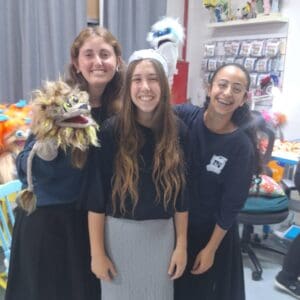 בובות של חוסן: מתנדבות בטירת כרמל נפרדות מהילדים בדרך יצירתית – מצ״ב תמונות מאושרות לפרסום 14/6/26 (צילום: האגודה להתנדבות)