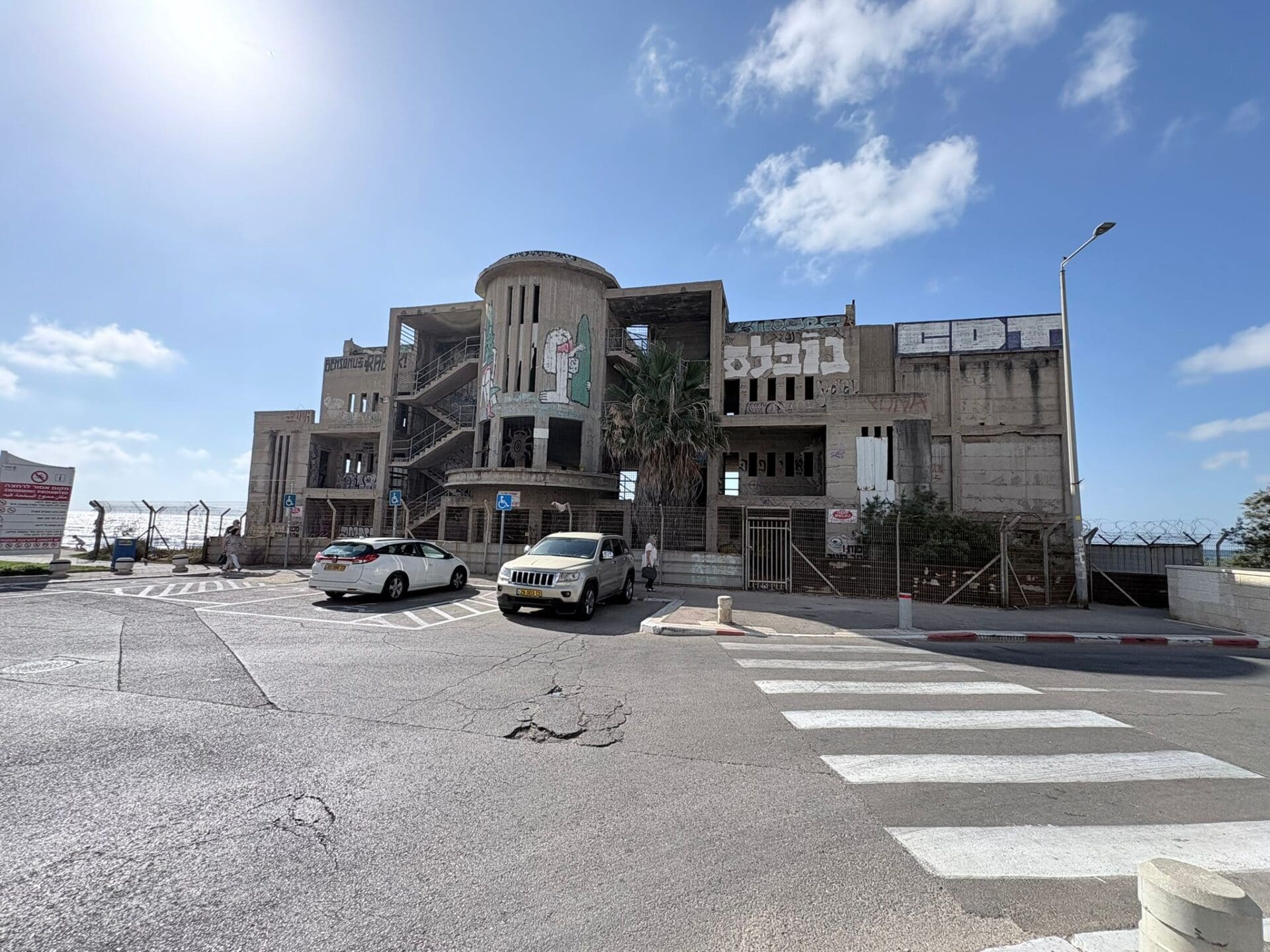 תושבי בת גלים דורשים לפתוח את חוף הים ליד הקזינו - חוף הים הסגור ופעילות התושבים 14/6/26 (צילום: מיכל גרובר)