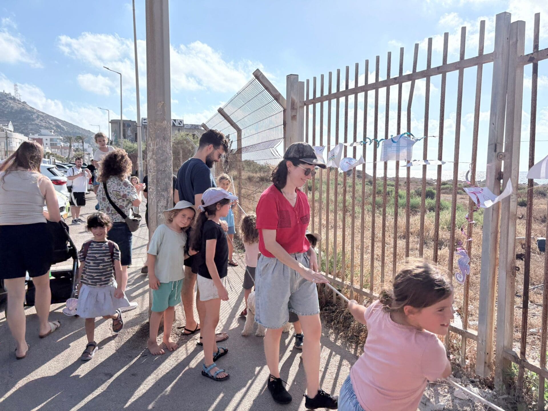 תושבי בת גלים דורשים לפתוח את חוף הים ליד הקזינו - חוף הים הסגור ופעילות התושבים 14/6/26 (צילום: מיכל גרובר)