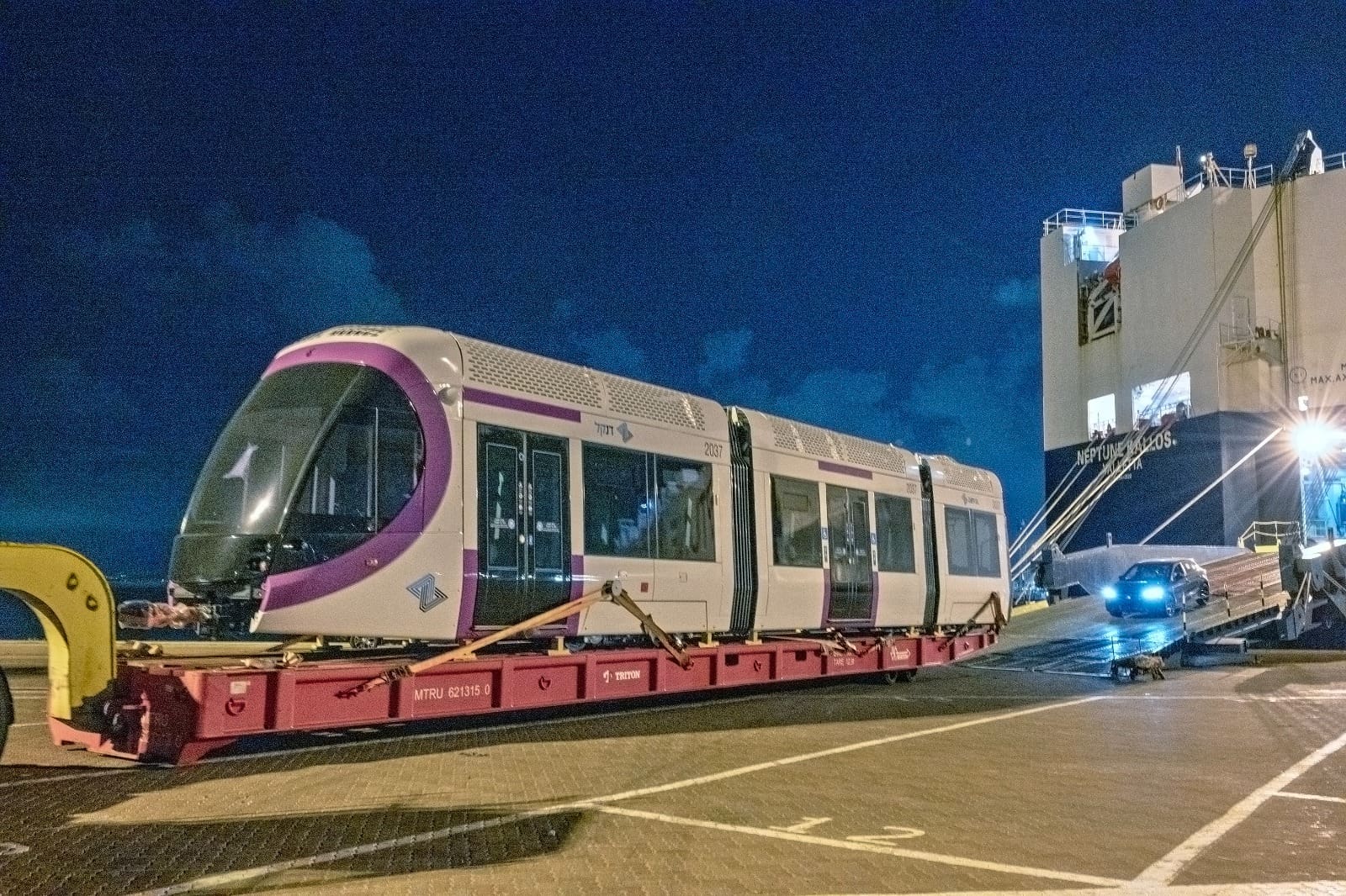 הקרונות הראשונים של הקו הסגול הגיעו לנמל חיפה 15/6/26 (צילום: ורהפטינג ונציאן)