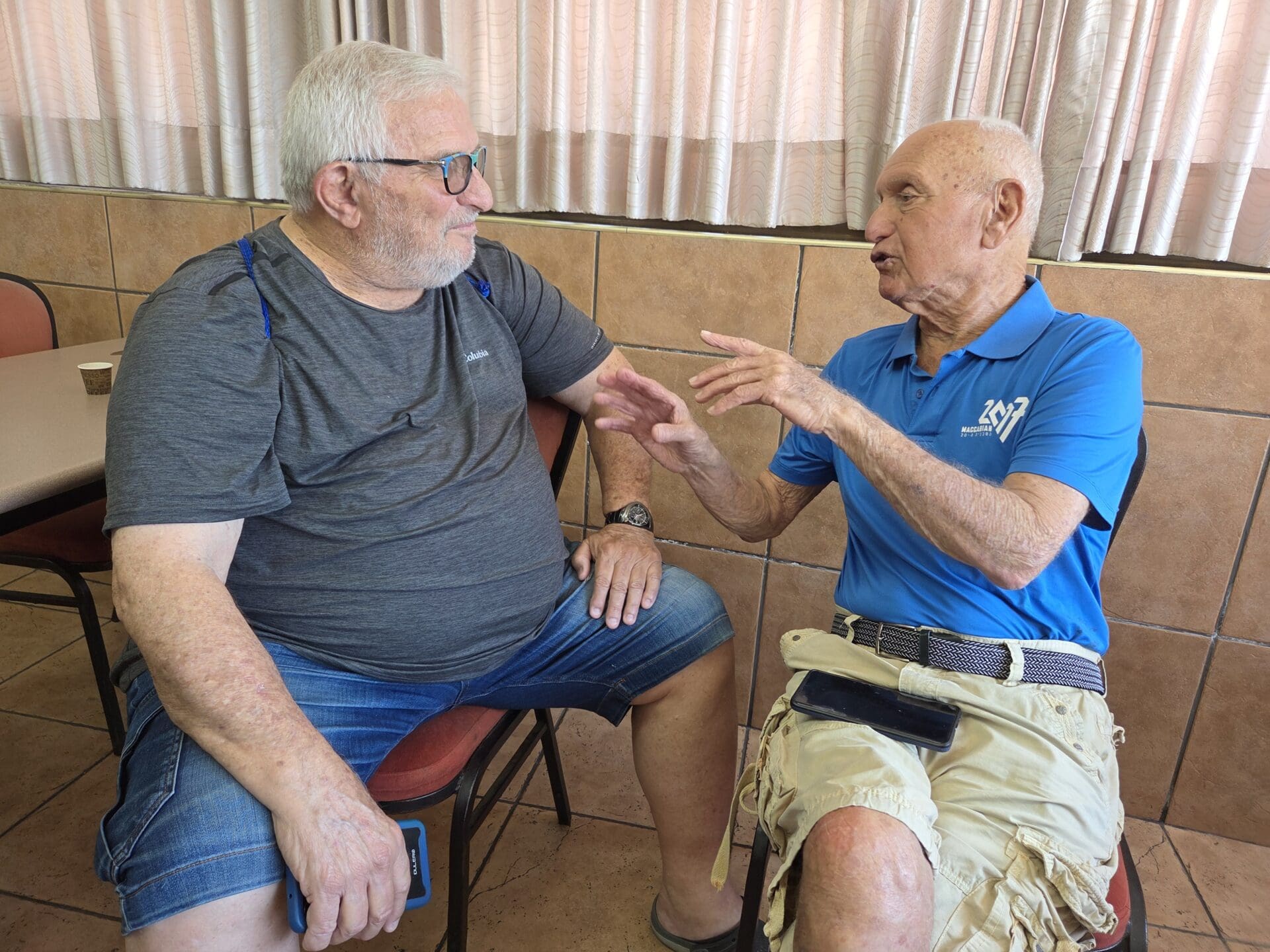 מפגשים מרגשים בכנס אנשי תקשורת ותיקים בחיפה, 15.5.26 (צילום: יעל הורוביץ)