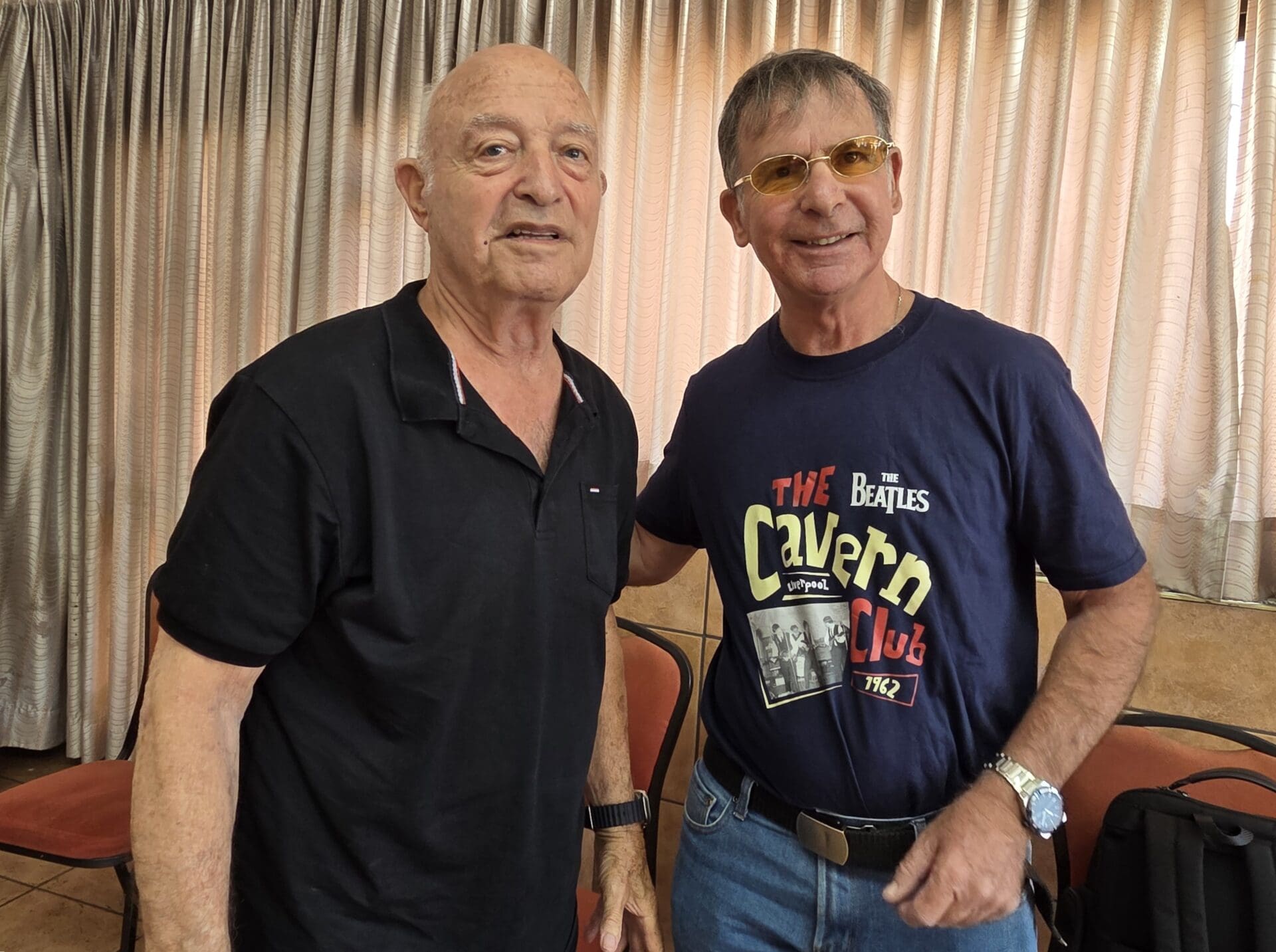 יוזמי ומארגני המפגש המרגש - אורי שרון וקובי מנדל (צילום: יעל הורוביץ)