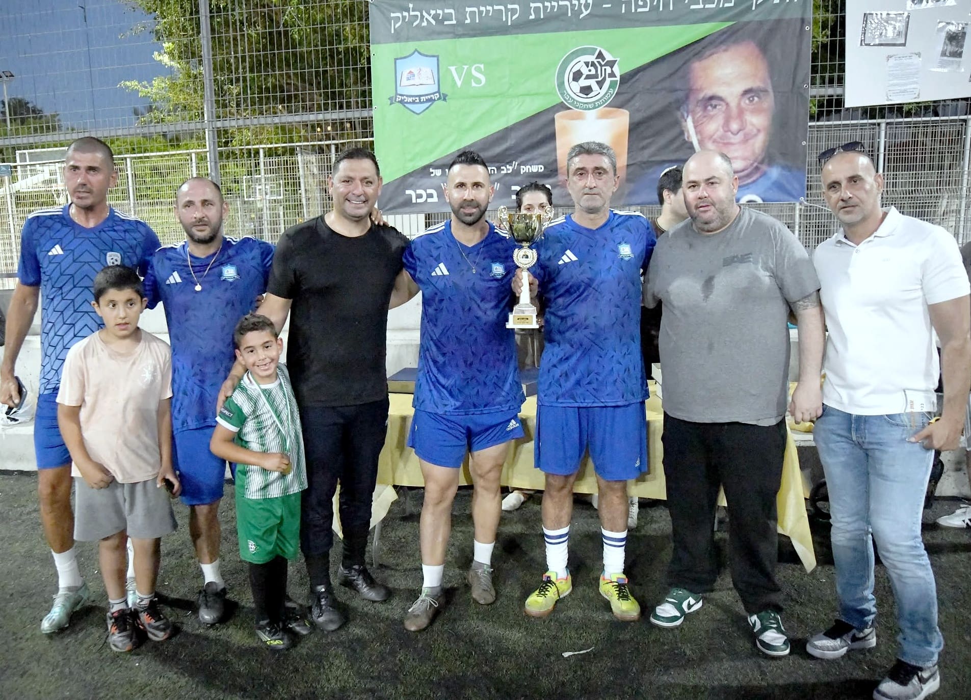 גם אחרי 22 שנה: סיפורו של "טורקו" אוהד מכבי חיפה בכדורגל שהפך לאגדה בחייו ובמותו • משחק הצדעה והוקרה מרגש נערך לזכרו של אהוב הירוקים (גלריית צילומים נרחבת מן האירוע: יוסף (ג'ו) הירש).