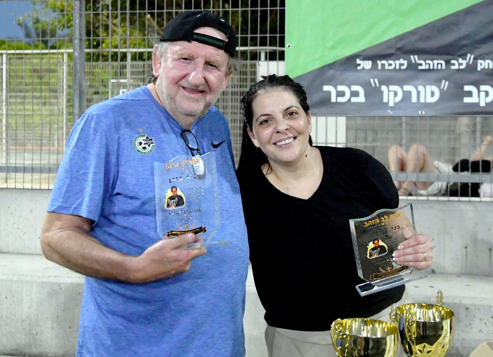 גם אחרי 22 שנה: סיפורו של "טורקו" אוהד מכבי חיפה בכדורגל שהפך לאגדה בחייו ובמותו • משחק הצדעה והוקרה מרגש נערך לזכרו של אהוב הירוקים (גלריית צילומים נרחבת מן האירוע: יוסף (ג'ו) הירש).