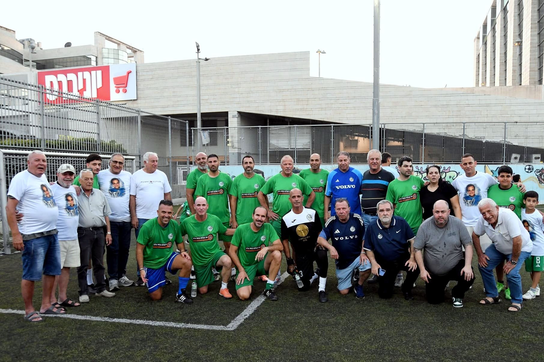 גם אחרי 22 שנה: סיפורו של "טורקו" אוהד מכבי חיפה בכדורגל שהפך לאגדה בחייו ובמותו • משחק הצדעה והוקרה מרגש נערך לזכרו של אהוב הירוקים (גלריית צילומים נרחבת מן האירוע: יוסף (ג'ו) הירש).