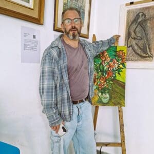 לב פייגר – אוצר התערוכה "האביב הבא יהייה שלי" (צילום: רחלי אורבך)