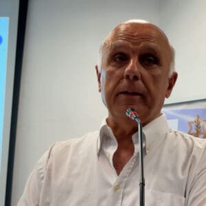 אבי זוהר – כתיבת ספר תורה לזכר חללי צה״ל – בית יד לבנים (צילום: ירון כרמי – חי פה-TV)
