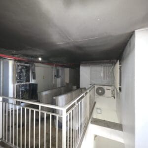 שריפה פרצה בקומה השביעית בבניין מגורים ברחוב החשמל בחיפה - דוברות כבאות והצלה לישראל | מחוז חוף 20/6/26 (צילום: כבאות והצלה לישראל)
