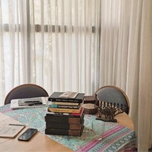 בבית אלדד בק – ספרים ואוספים אשר בפינת האוכל (צילום: רחלי אורבך)
