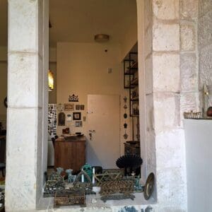 בבית אלדד בק – תוצאות שיפוצו של בית ישן, בעל קשתות ותקרות גבוהות (צילום: רחלי אורבך)
