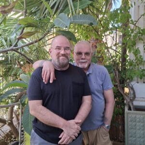 אלדד בק וקרל-הנס – במרפסת הגן (צילום: רחלי אורבך)