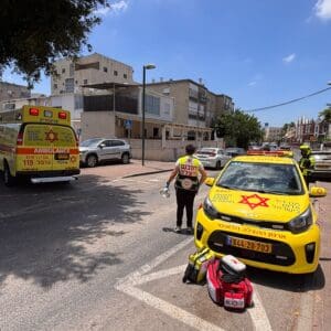 פועל בן 67 נפל מגובה במהלך עבודות גיזום בקרית אתא 21/6/26 (צילום: דוברות מד״א)