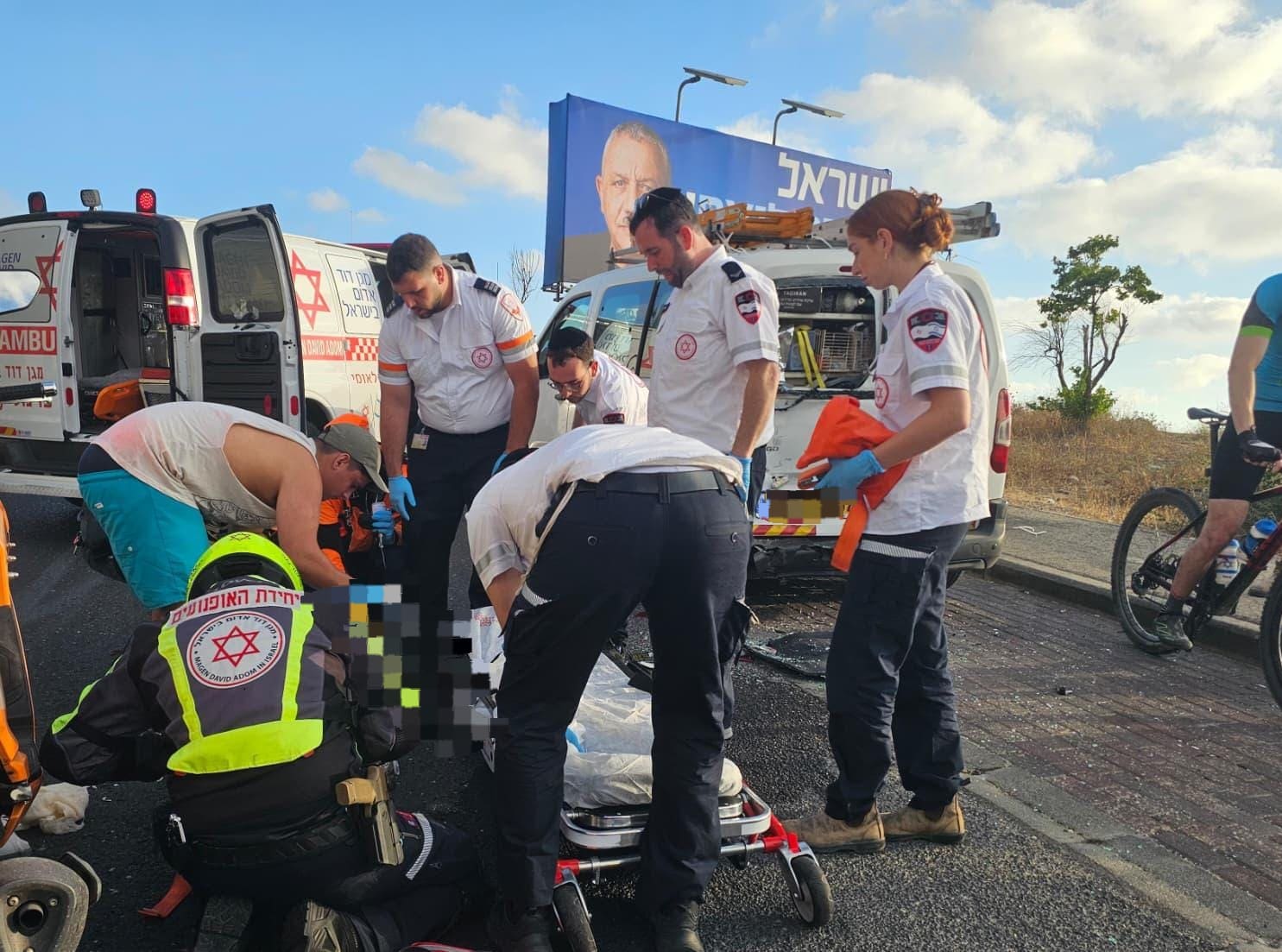 רוכב אופנוע נפצע קשה בתאונה עצמית בדרך פרויד בחיפה 21/6/26 (צילום: תיעוד מבצעי מד״א)