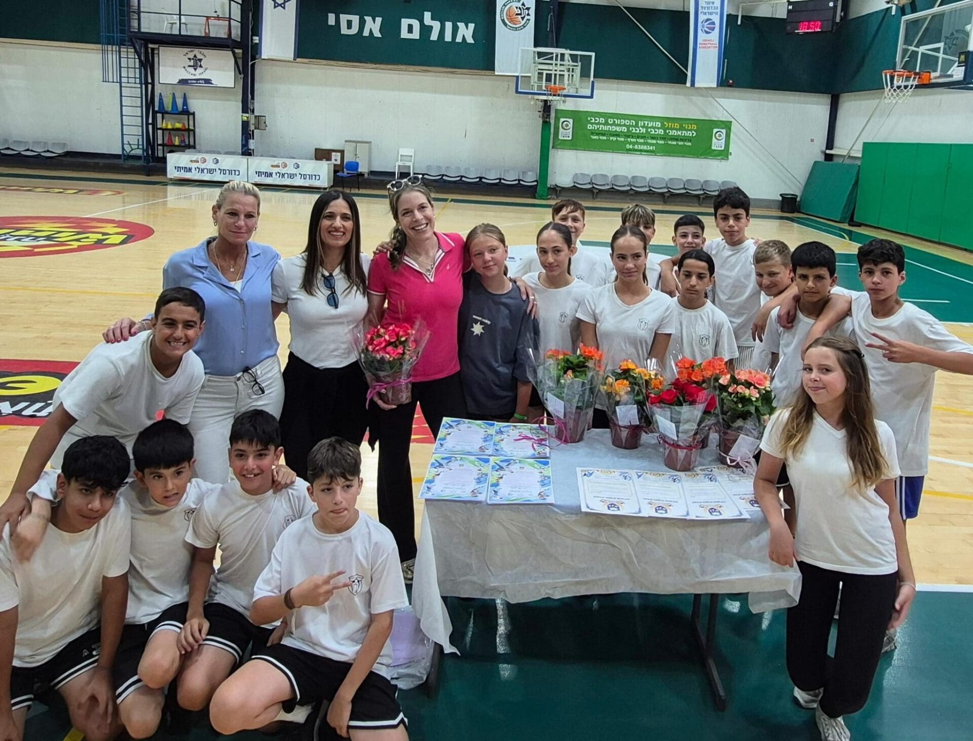 חגיגת סיום שנה לשיתוף הפעולה בין בית הספר ״רבין״ בנשר למכבי חיפה כרמל (צילום: מכבי חיפה)