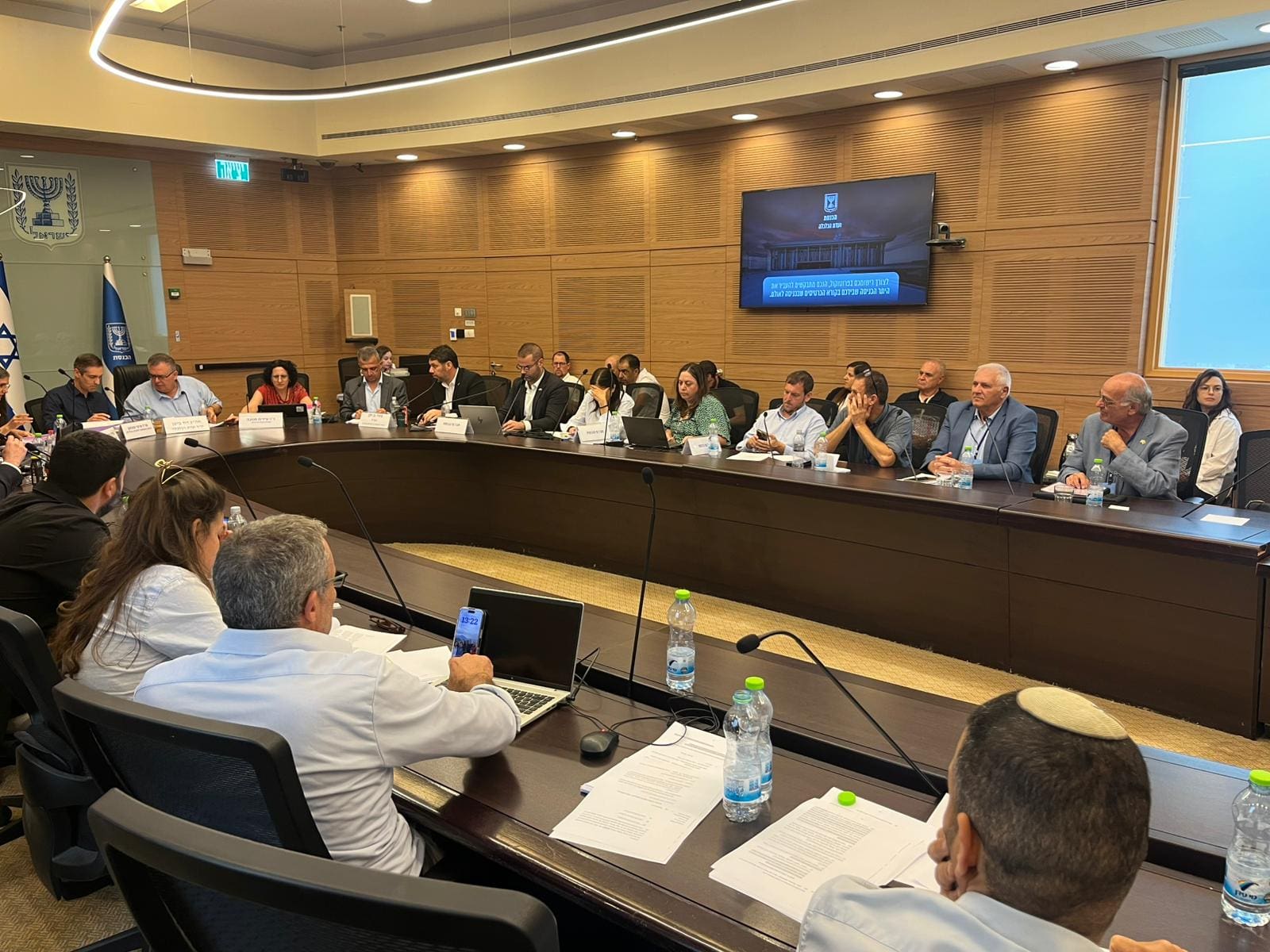 ועדת הכלכלה אישרה פה אחד: רשות תחבורה מטרופולינית לחיפה והקריות 23/6/26 (צילום: חי פה בשטח)