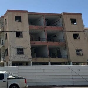 בניין שנפגע מטיל איראני ברחוב הגליל בחיפה (צילום: באדיבות חברת רה ניו)