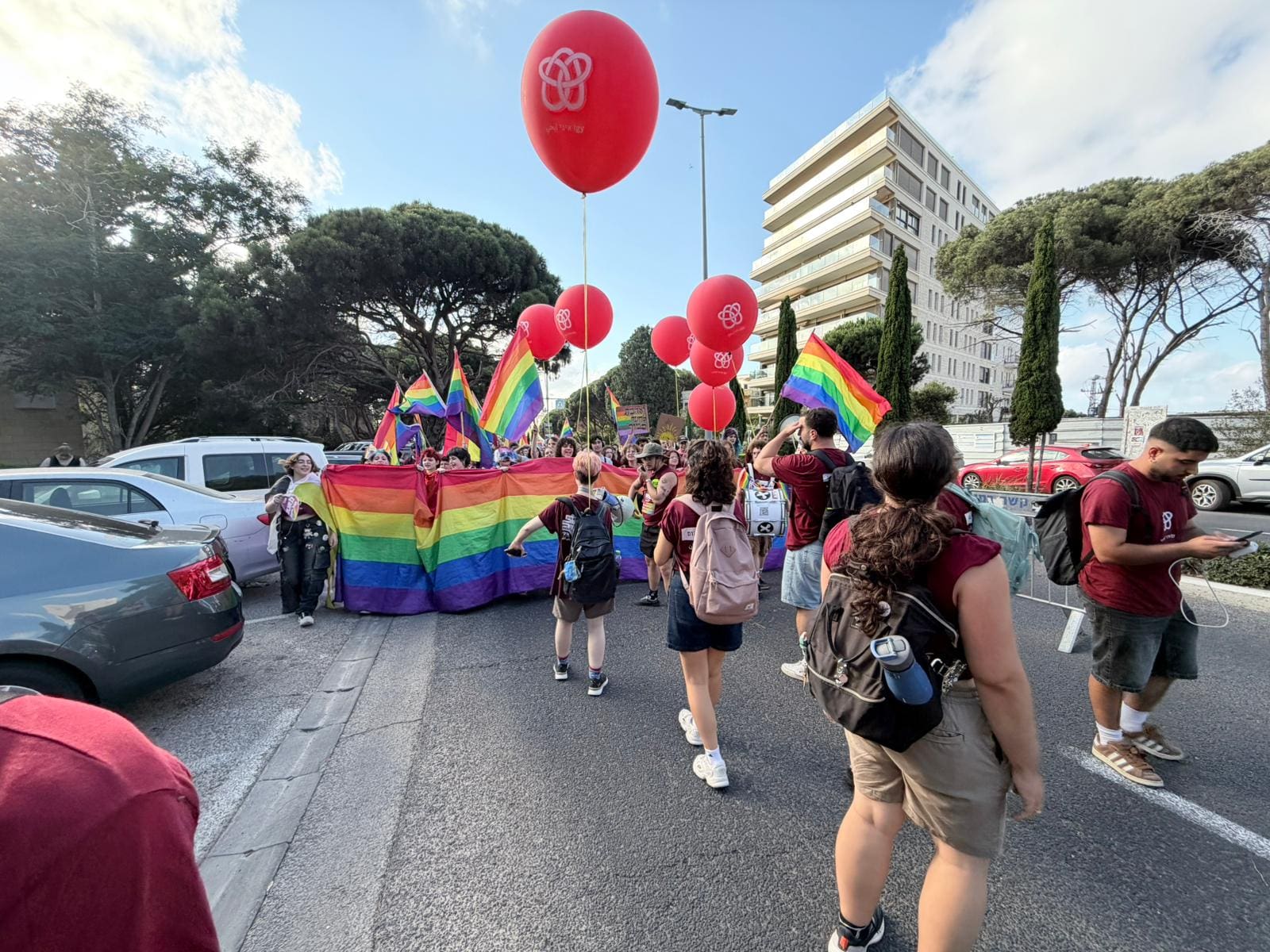 מצעד גאווה אלטרנטיבי בחיפה: המונים צעדו ברחובות ללא מימון עירוני 25/6/26