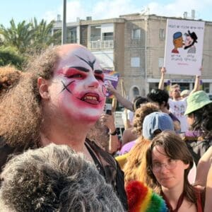 מצעד גאווה אלטרנטיבי בחיפה: המונים צעדו ברחובות ללא מימון עירוני 25/6/26