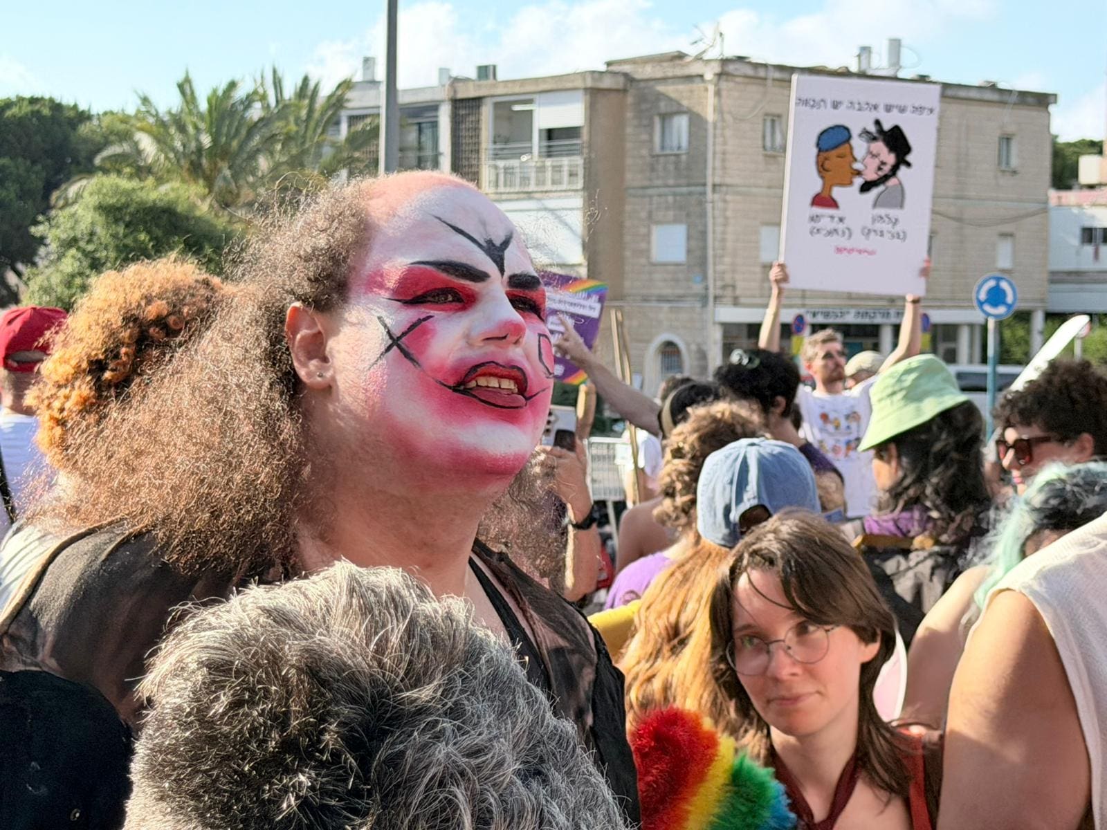 מצעד גאווה אלטרנטיבי בחיפה: המונים צעדו ברחובות ללא מימון עירוני 25/6/26