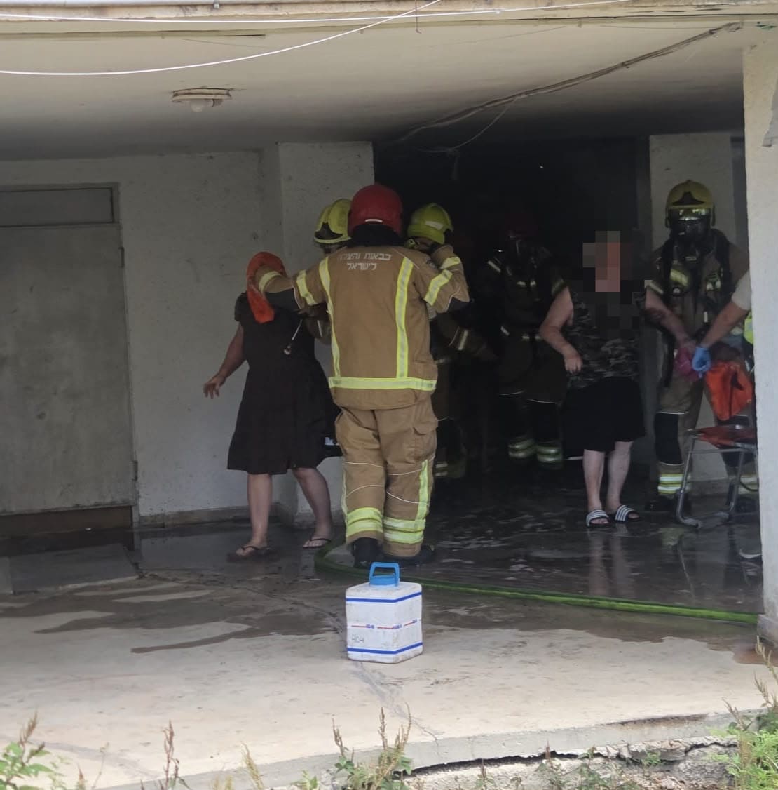 שריפה בבניין מגורים בקריית אתא: 12 נפגעים פונו לבית החולים 26/6/26 (צילום: כבאות והצלה)