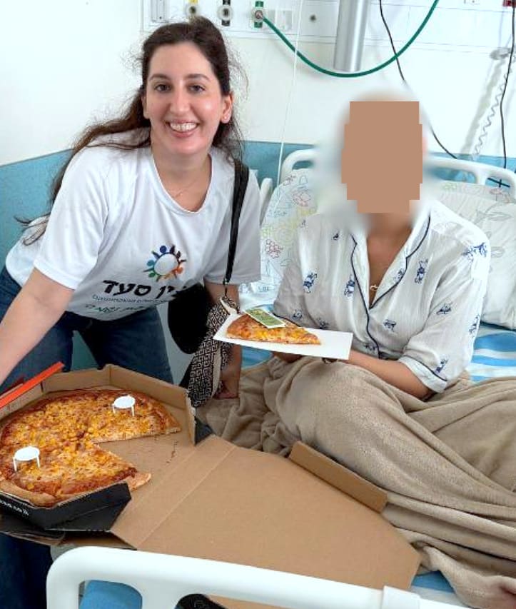 מתנדבי "ימין סעד" שימחו את הילדים המאושפזים במח' האונקולוגית ברמב"ם (צילום: באדיבות עמותת "ימין סעד"). 